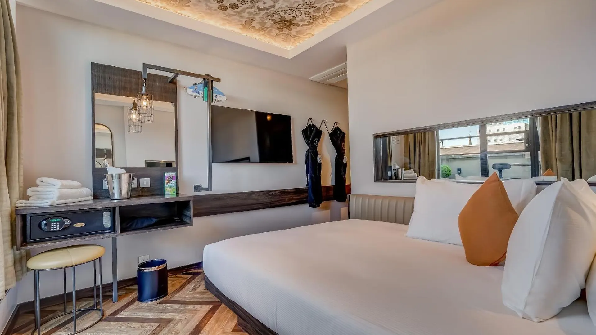 New Road Hotel London 4*,
