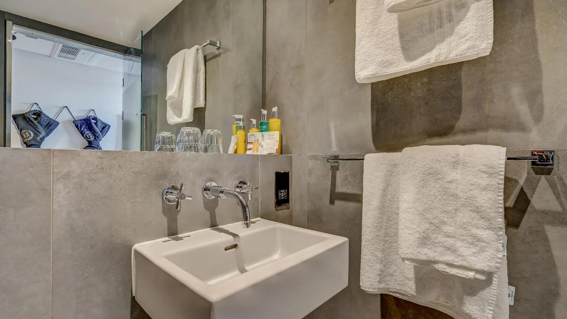 New Road Hotel London 4*,